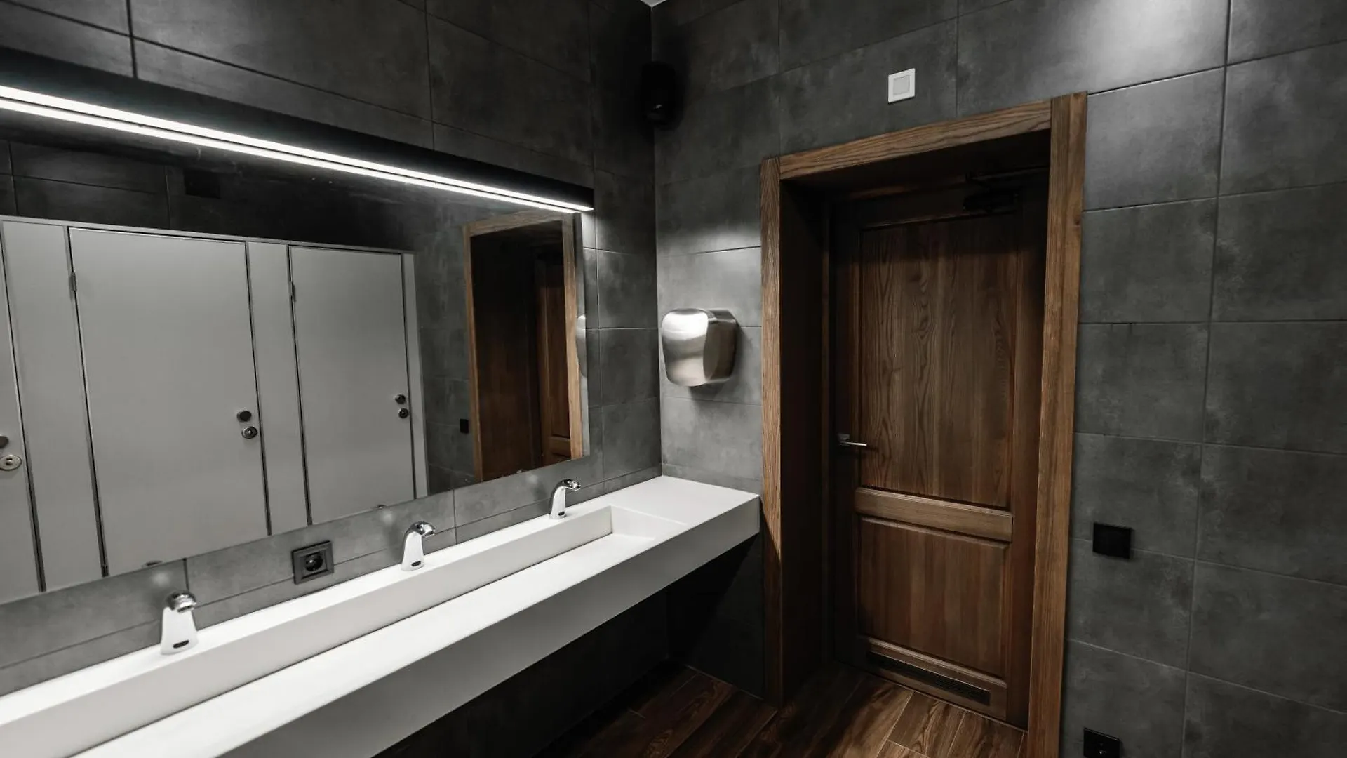 Nesvit Hotel Kyiv